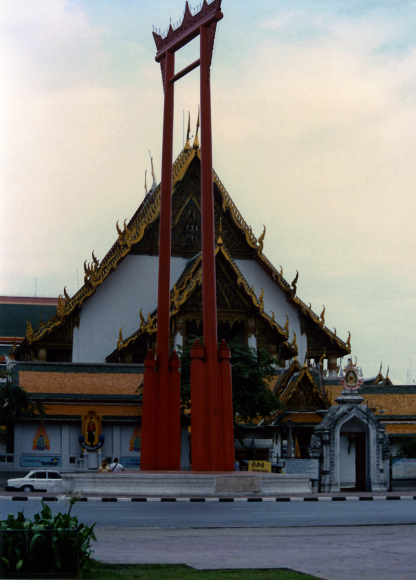 Giant Swing in front of Wat Suthat